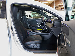 Mercedes-Benz A 180 AMG Advanced Plus 2 navigation