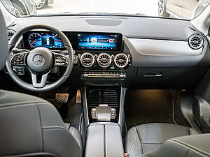 Mercedes-Benz GLA 250 e Style 8 navigation