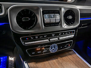 Mercedes-Benz G 350 d smaragdgrün 13 navigation