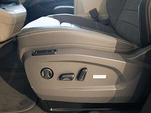Volkswagen T7 Multivan 2.0 TSI Style lang 27 navigation