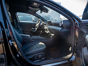 Mercedes-Benz A 180 d AMG Line 2 navigation