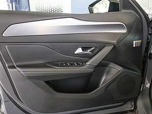 Peugeot 408 GT HYBRID 145 e-DSC6 29 navigation