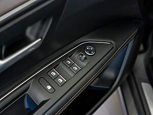 Peugeot 3008 GT 300 Hybrid4 Allrad 20 navigation