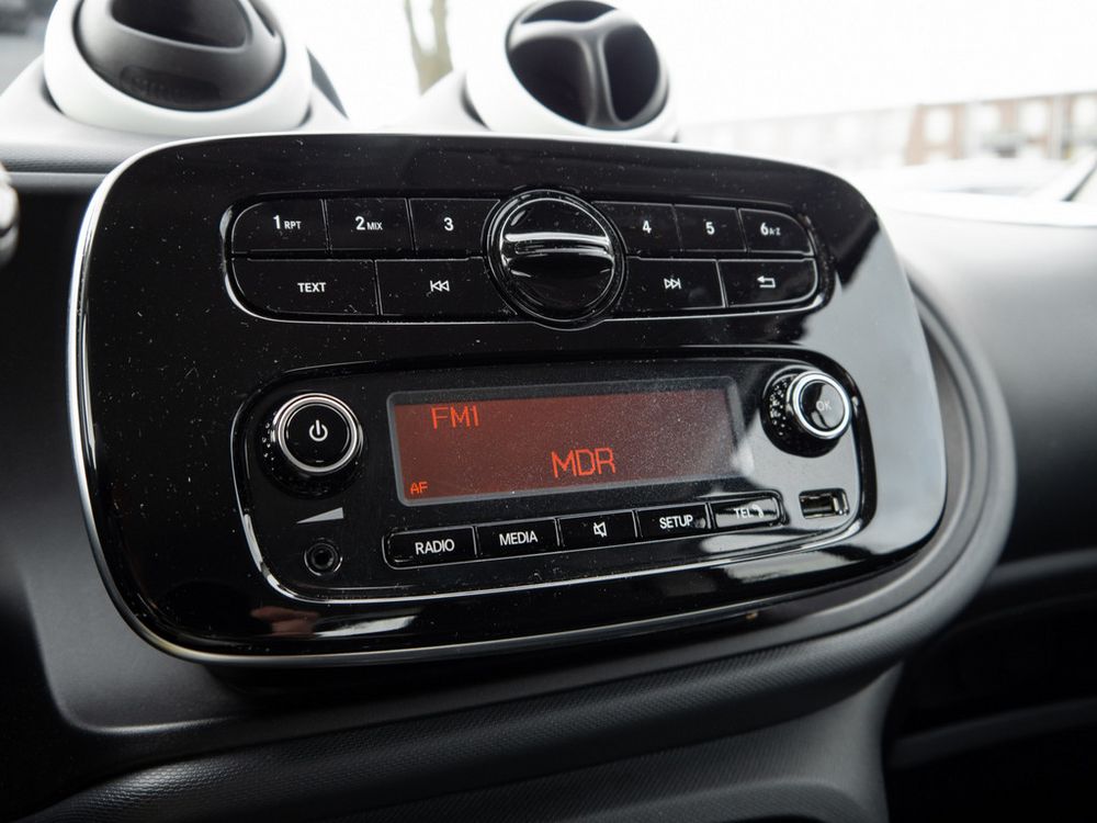 Smart fortwo coupe EQ Klima SHZ Einparkh. Bluetooth 13