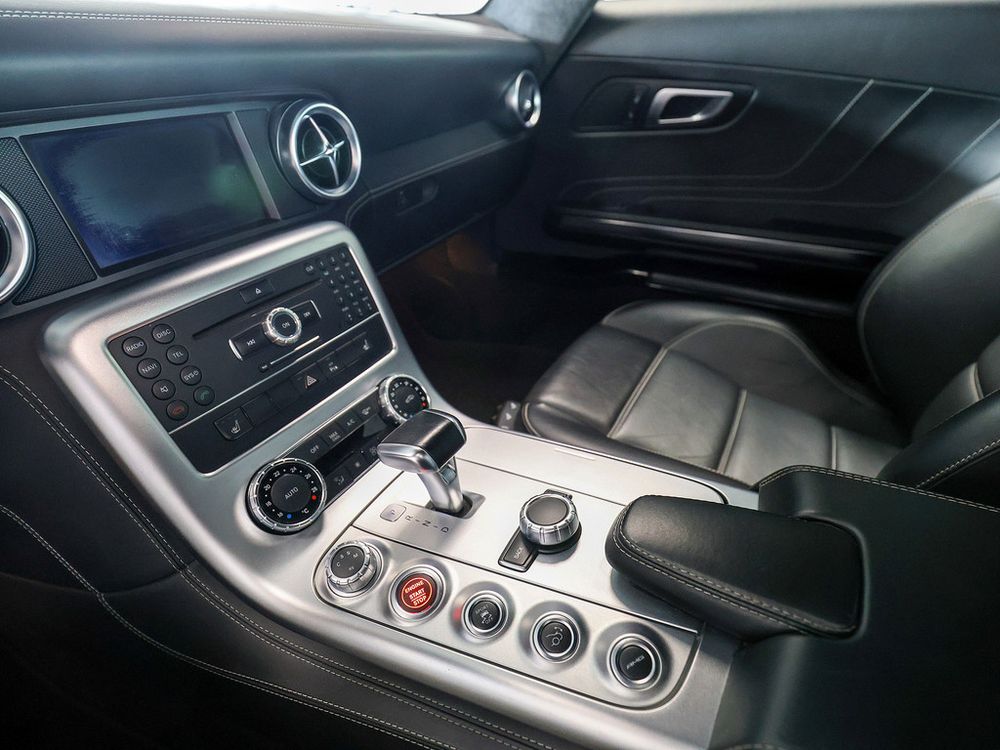Mercedes-Benz SLS AMG Flügeltürer schwarz/schwarz Xenon Nav 20