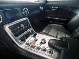 Mercedes-Benz SLS AMG Flügeltürer schwarz/schwarz Xenon Nav 20 navigation