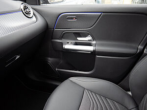Mercedes-Benz GLA 180 Progressive Line Edition 14 navigation