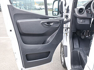Mercedes-Benz Sprinter 317 CDI KA L3H2 27 navigation