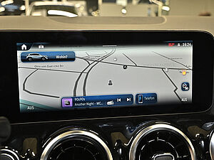 Mercedes-Benz GLA 180 Progressive 11 navigation