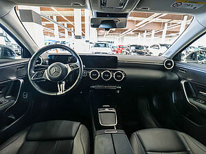 Mercedes-Benz A 200 Limo Progressive Advanced 8 navigation