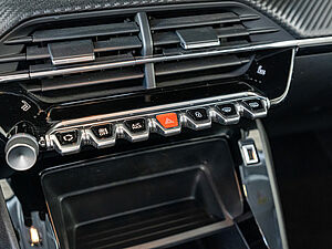 Peugeot 2008 Active 1.2 PureTech 130 EAT8 11 navigation