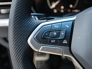 Volkswagen Touareg R-Line 3.0 V6 TDI 4M 22 navigation