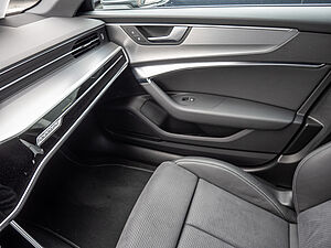 Audi A6 Avant 40 TDI quattro S line 15 navigation