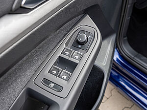 Volkswagen Golf VIII Life 1,5 l eTSI DSG 27 navigation