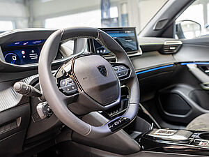Peugeot 2008 GT HYBRID 145 e-DSC6 18 navigation