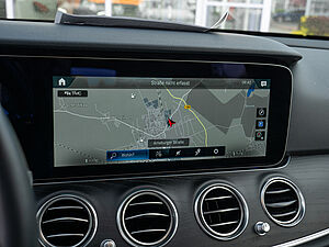 Mercedes-Benz E 300 e T AMG Line 9 navigation