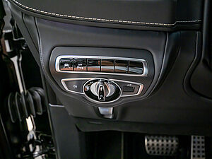 Mercedes-Benz G 63 AMG Grand Edition 27 navigation