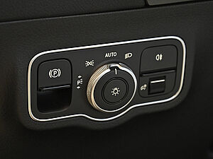 Mercedes-Benz GLA 180 Progressive 22 navigation
