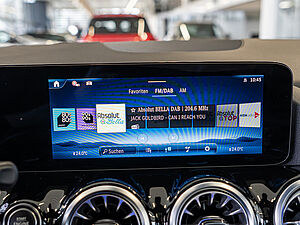 Mercedes-Benz GLA 200 AMG Sport Premium 10 navigation