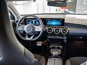 Mercedes-Benz A 180 d AMG Sport 8 navigation
