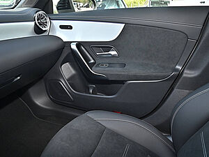 Mercedes-Benz CLA 250 e SB AMG Line 13 navigation