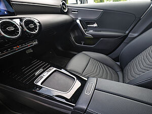 Mercedes-Benz A 180 Progressive Advanced 16 navigation