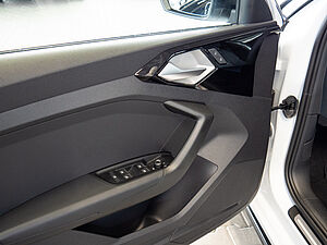 Audi A1 Sportback S line 30 TFSI 28 navigation