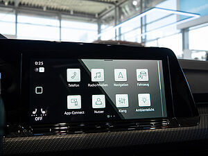 Volkswagen Golf VIII Variant R-Line 2.0 TDI DSG 14 navigation