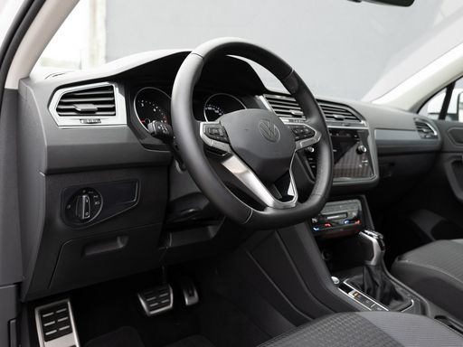 Volkswagen Tiguan Active 2.0 TDI DSG AHK Abstandstemp. L 21