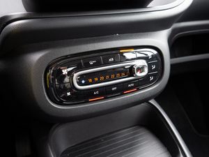 Smart fortwo coupe EQ DAB Klima Tempomat Bluetooth 15 navigation