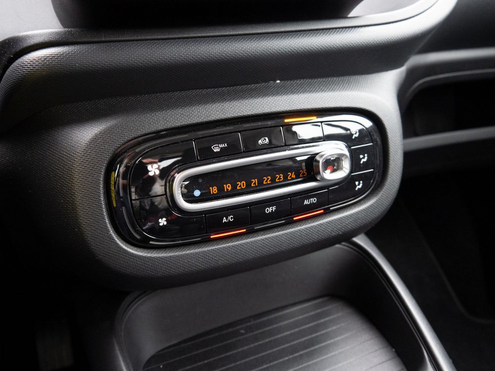 Smart fortwo coupe EQ DAB Klima Tempomat Bluetooth 15