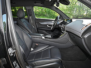 Mercedes-Benz EQC 400 4M 3 navigation