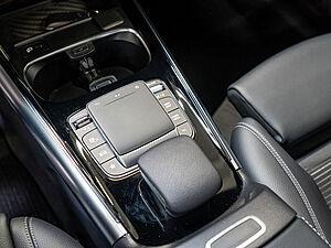 Mercedes-Benz GLA 250 e Progressive 13 navigation