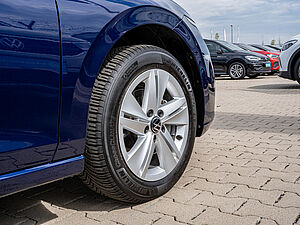 Volkswagen Golf VIII Life 1,5 l eTSI DSG 8 navigation