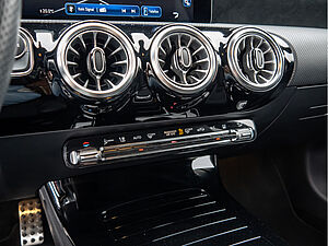 Mercedes-Benz CLA 250 SB e AMG Sport Advanced Plus 13 navigation