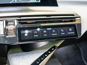 Peugeot 5008 GT HYBRID 136 e-DSC6 11 navigation