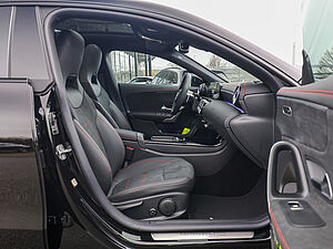 Mercedes-Benz CLA 180 AMG Line Edition 2 navigation