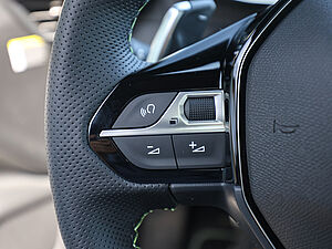 Peugeot 2008 GT HYBRID 145 e-DSC6 22 navigation