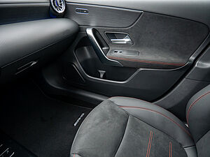 Mercedes-Benz A 200 d AMG Line 13 navigation