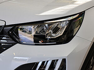 Peugeot 2008 STYLE HYBRID 145 e-DSC6 31 navigation