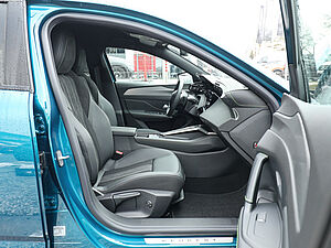 Peugeot 308 GT HYBRID 136 e-DSC6 2 navigation