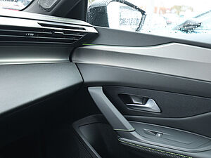 Peugeot 308 GT HYBRID 136 e-DSC6 19 navigation