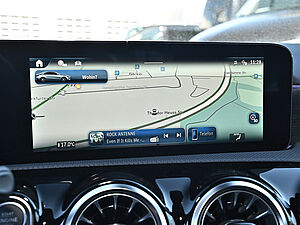 Mercedes-Benz A 200 Limousine 9 navigation