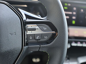 Peugeot 408 GT HYBRID 136 e-DSC 18 navigation