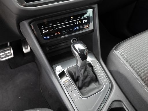 Volkswagen Tiguan Active 2.0 TDI DSG AHK Abstandstemp. L 17