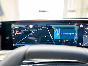 Peugeot 5008 GT HYBRID 136 e-DSC6 13 navigation