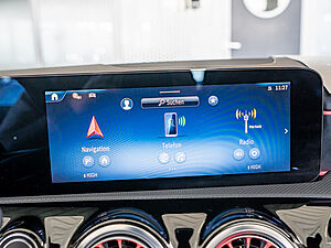 Mercedes-Benz CLA 200 d Coupé AMG Sport Premium 11 navigation