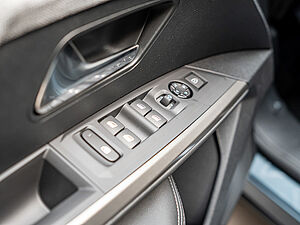 Peugeot 5008 Allure HYBRID 136 e-DSC6 19 navigation