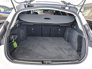 Mercedes-Benz C 180 T Avantgarde Advanced 28 navigation