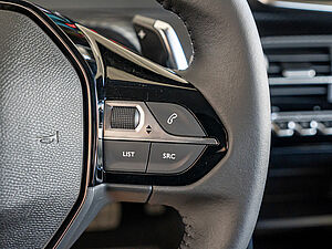 Peugeot 208 Neuer Style HYBRID 100 e-DSC6 15 navigation